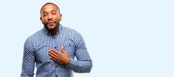 Africano Americano Homem Com Barba Feliz Surpreso Aplaudindo Expressando Wow — Fotografia de Stock