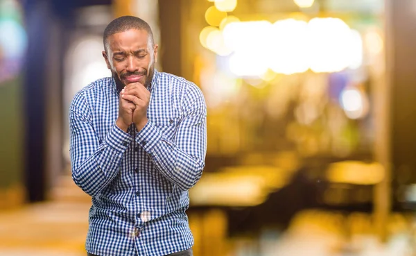 Africano Americano Com Barba Chorando Deprimido Cheio Tristeza Expressando Triste — Fotografia de Stock