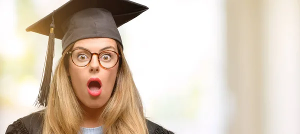 Young Woman University Graduate Student Happy Surprised Cheering Expressing Wow — Stock Photo, Image