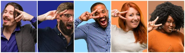 Groep Voor Coole Mensen Vrouw Man Kijken Camera Door Vingers — Stockfoto