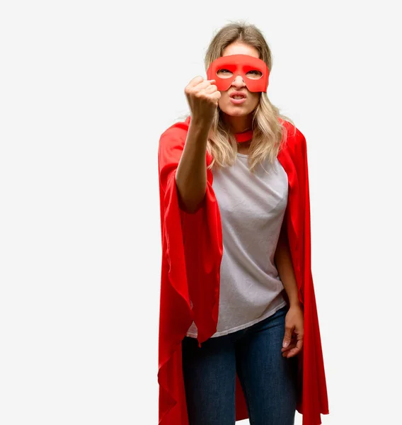Jovem Super Herói Mulher Vestindo Capa Irritado Irritado Expressando Emoção — Fotografia de Stock