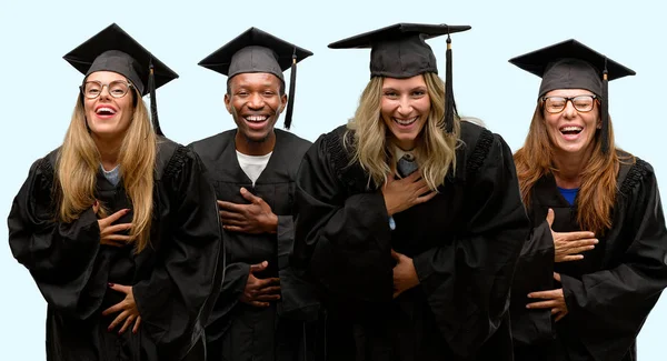 Eğitim Kavramı Üniversite Mezunu Kadın Adam Grup Kendinden Emin Mutlu — Stok fotoğraf