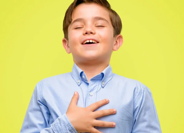 Bello Bambino Bambino Con Gli Occhi Verdi Fiducioso Felice Con — Foto Stock