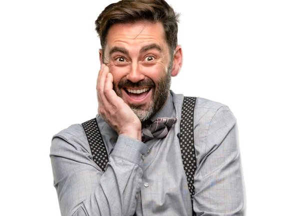 Hombre Mediana Edad Con Barba Pajarita Feliz Sorprendido Animando Expresando — Foto de Stock