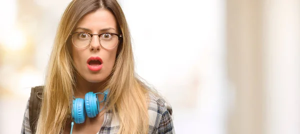 Young Student Woman Headphones Backpack Scared Shock Expressing Panic Fear — Stock Photo, Image