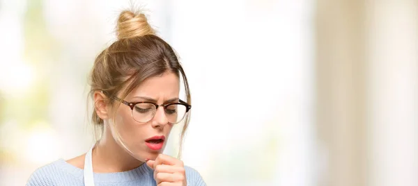 여자가 소유자 앞치마를 천식이 기관지염 — 스톡 사진