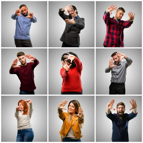 Groep Van Gemengde Mensen Vrouwen Mannen Zelfverzekerd Gelukkig Tonen Handen — Stockfoto