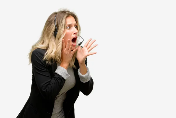 Young Woman Operator Call Center Stressful Keeping Hands Head Terrified — Stock Photo, Image