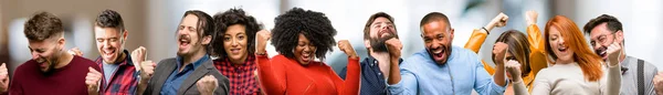 Skupina Lidí Šťastný Nadšený Vyjádření Vítězné Gesto Úspěšné Slaví Vítězství — Stock fotografie