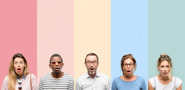 Gemengde Groep Van Mensen Vrouwen Mannen Bang Schok Uitdrukken Van — Stockfoto