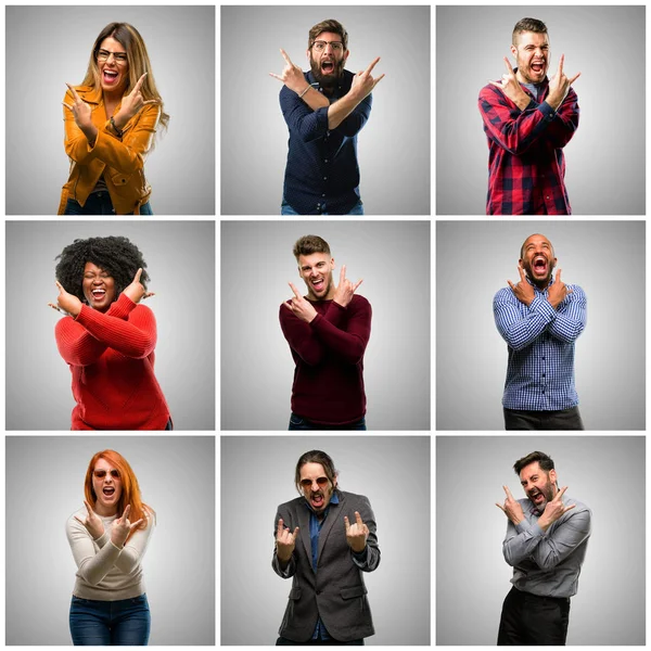 Grupp Blandade Människor Kvinnor Och Män Att Göra Rock Symbol — Stockfoto