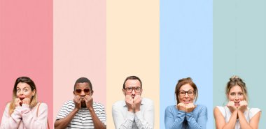 İnsanlar, kadın ve erkek çok korkmuş ve sinir anksiyete ve panik jest, bunalmış ifade karışık Grup