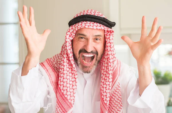 Medelåldern Arabian Mannen Hemma Mycket Glad Och Upprymd Vinnare Uttryck — Stockfoto