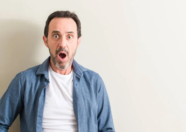 Senior Man Scared Shock Surprise Face Afraid Excited Fear Expression — Stock Photo, Image