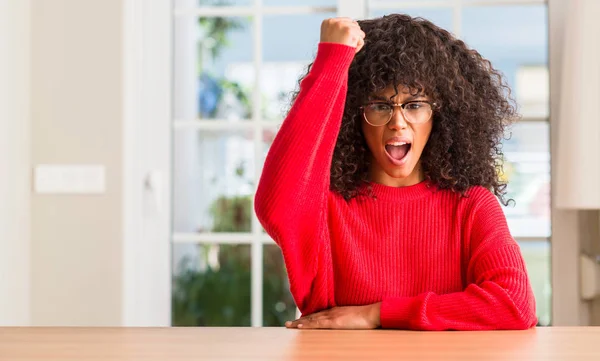 Femme Afro Américaine Portant Des Lunettes Ennuyée Frustrée Criant Colère — Photo