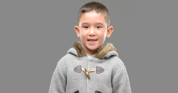 Petit Enfant Aux Cheveux Foncés Portant Manteau Avec Visage Heureux — Photo