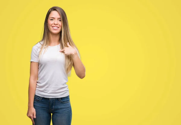 Mooie Jonge Vrouw Draagt Shirt Jeans Met Verrassing Gezicht Wijzende — Stockfoto