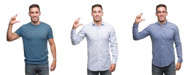 Farklı kıyafetler gülümseyen ve süre seyir ve kamera boyutu işaret parmaklarıyla yapıyor el ile kendine güvenen el hareketi giymiş yakışıklı delikanlı. Ölçü kavramı.