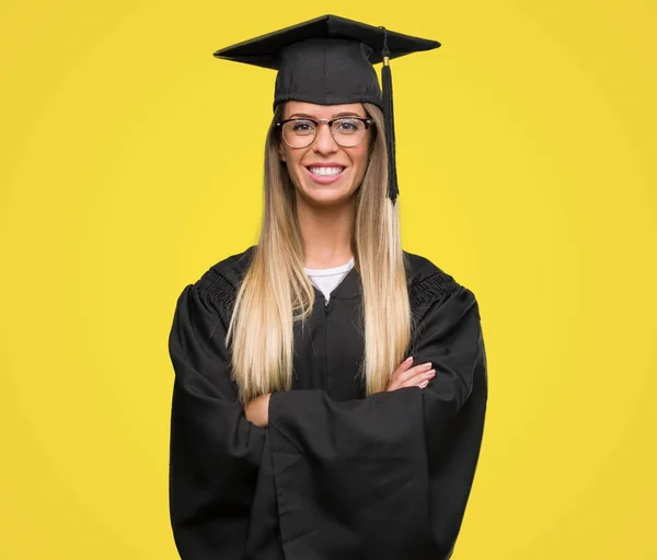 Bella Giovane Donna Che Indossa Occhiali Vestaglia Laurea Con Viso — Foto Stock