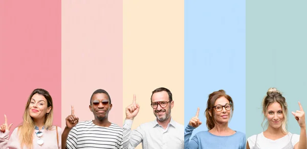 Blandad Grupp Människor Kvinnor Och Män Att Höja Finger Nummer — Stockfoto