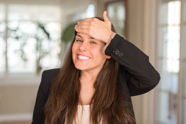 Young Beautiful Woman Home Stressed Hand Head Shocked Shame Surprise — Stock Photo, Image