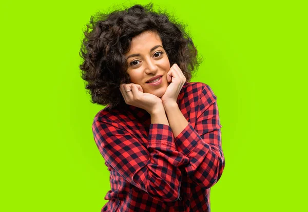 Güzel Arap kadın mutlu ve ifade wow jest tezahürat