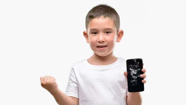 Petit Enfant Brun Tenant Smartphone Cassé Criant Fier Célébrant Victoire — Photo