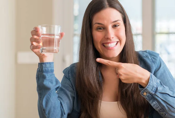 Young Woman Drinking Glass Water Home Very Happy Pointing Hand — Stock Photo, Image