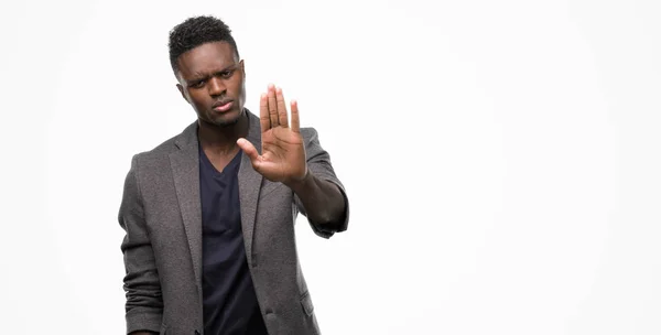 Jeune Homme Afro Américain Portant Une Veste Main Ouverte Faisant — Photo