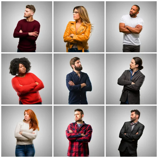 Groep Van Gemengde Mensen Vrouwen Mannen Met Gekruiste Armen Zelfverzekerd — Stockfoto