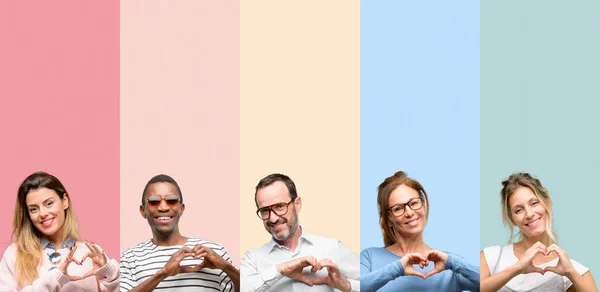 Mieszane Grupy Osób Kobiet Mężczyzn Szczęśliwy Pokazuje Miłość Ręce Kształcie — Zdjęcie stockowe