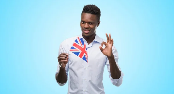 Mladý Americký Muž Který Držel Vlajka Velká Británie Dělá Cedulka — Stock fotografie