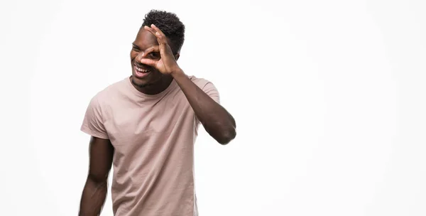 Jonge Afro Amerikaanse Man Met Blij Gezicht Lachend Doen Teken — Stockfoto