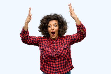 Güzel Arap kadın mutlu ve ifade wow jest tezahürat