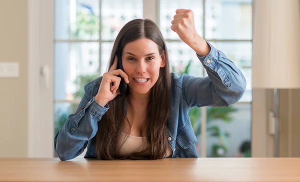 Young Woman Using Smartphone Annoyed Frustrated Shouting Anger Crazy Yelling — Stock Photo, Image