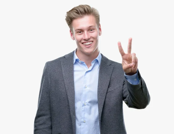Młody Przystojny Biznes Blond Człowiek Wyświetlono Skierowaną Górę Palcami Numer — Zdjęcie stockowe