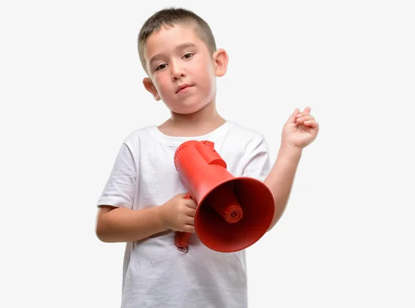 Dark Haired Kindje Megafoon Erg Blij Met Hand Vinger Wijzen — Stockfoto