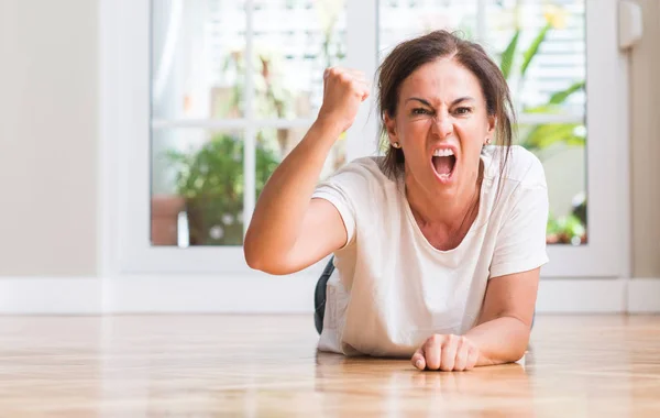 Mulher Meia Idade Irritada Frustrada Gritando Com Raiva Louca Gritando — Fotografia de Stock