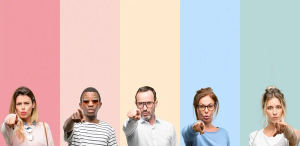 Gemengde Groep Van Mensen Vrouwen Mannen Naar Het Front Met — Stockfoto