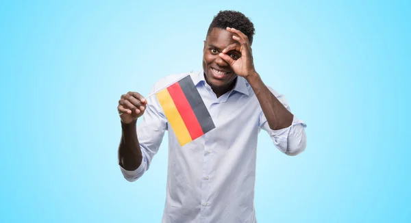 Joven Hombre Afroamericano Sosteniendo Bandera Alemana Con Cara Feliz Sonriendo —  Fotos de Stock