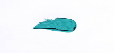 Beyaz arka plan üzerinde izole turkuaz fırça darbesi