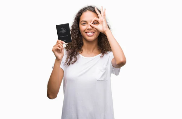 Jovem Hispânica Segurando Passaporte Austrália Com Rosto Feliz Sorrindo Fazendo — Fotografia de Stock