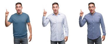 Yakışıklı genç giyen farklı kıyafetler ile başarılı fikir parmak işaret adam. Çıktıktan ve mutlu. Bir numara.