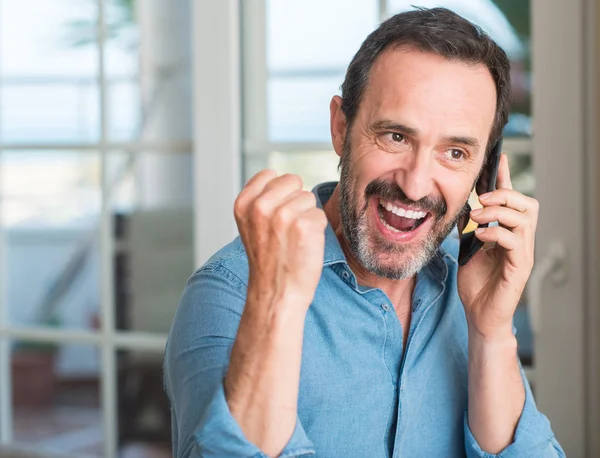 Middle Age Man Using Smartphone Screaming Proud Celebrating Victory Success — Stock Photo, Image