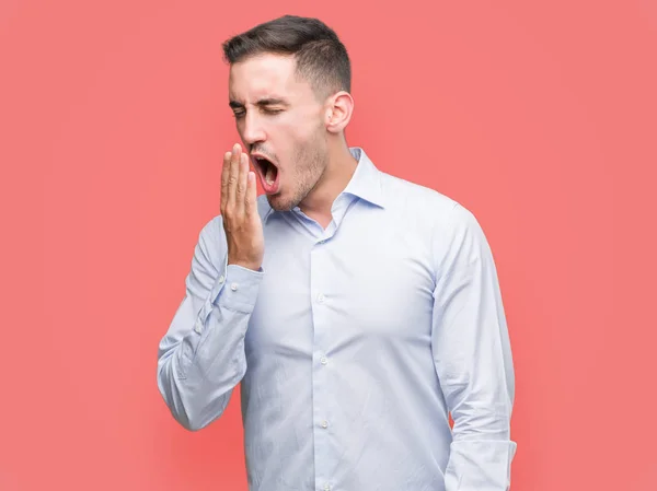 Bello Giovane Uomo Affari Annoiato Sbadigliando Stanco Bocca Copertura Con — Foto Stock