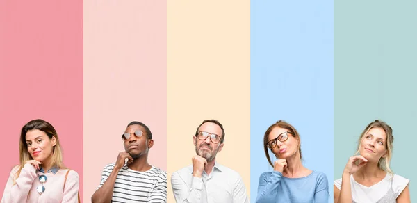 Gemengde Groep Van Mensen Vrouwen Mannen Denken Opzoeken Uiten Twijfel — Stockfoto