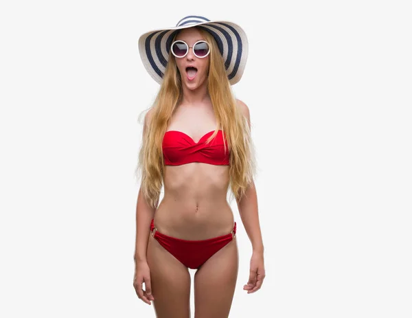 Blonde Teenager Frau Mit Bikini Sonnenbrille Und Sommermütze Erschrocken Mit — Stockfoto