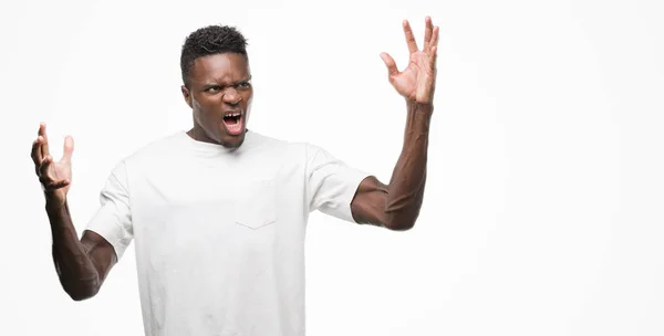 Jovem Afro Americano Vestindo Camiseta Branca Louca Louca Gritando Gritando — Fotografia de Stock