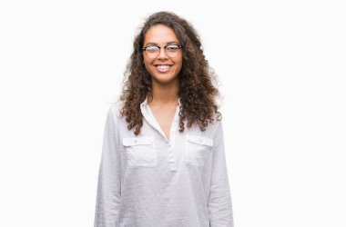 Güzel genç İspanyol kadın yüzünde mutlu ve güzel bir gülümseme ile. Şanslı kişi.