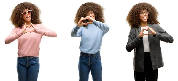 Jovem Afro Americana Vestindo Roupas Diferentes Sorrindo Amor Mostrando Símbolo — Fotografia de Stock